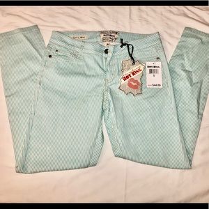 Juniors Hot Kiss Cat Capri